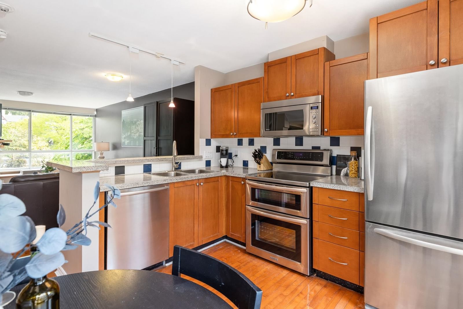Listing Image 11