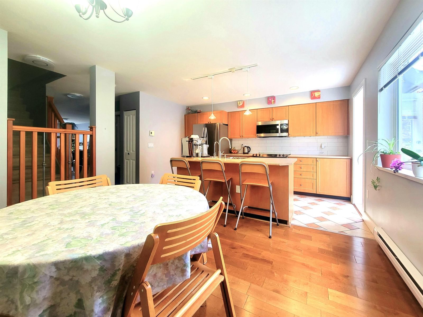 Listing Image 8