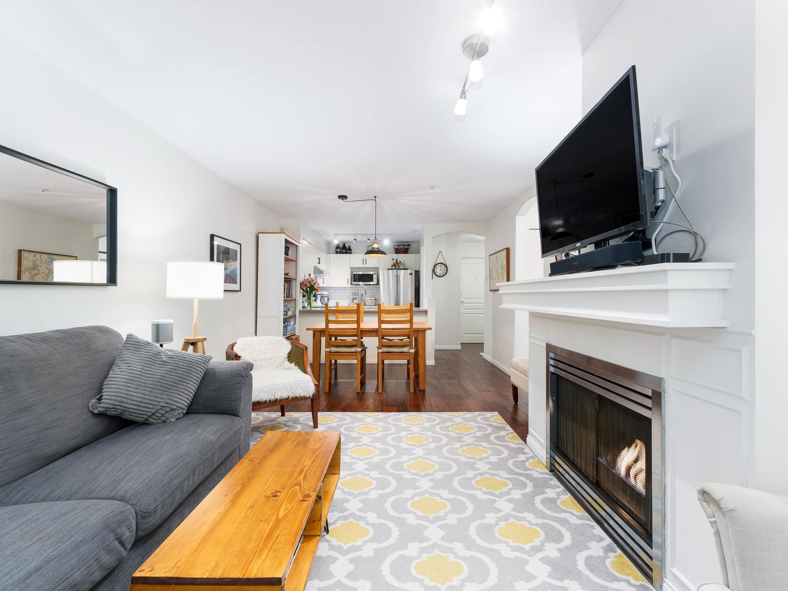 Listing Image 8