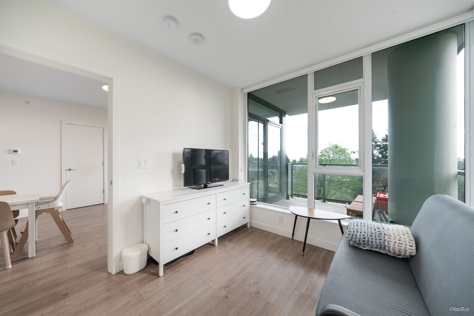 Listing Image 12