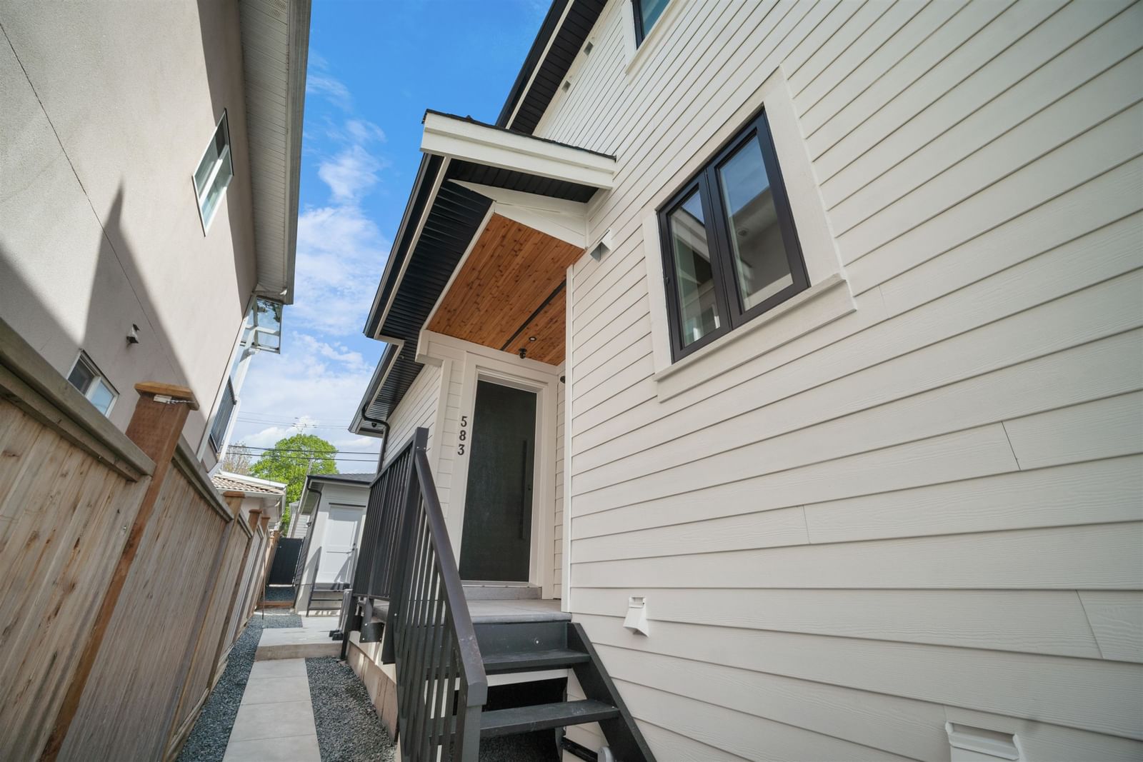 Listing Image 19