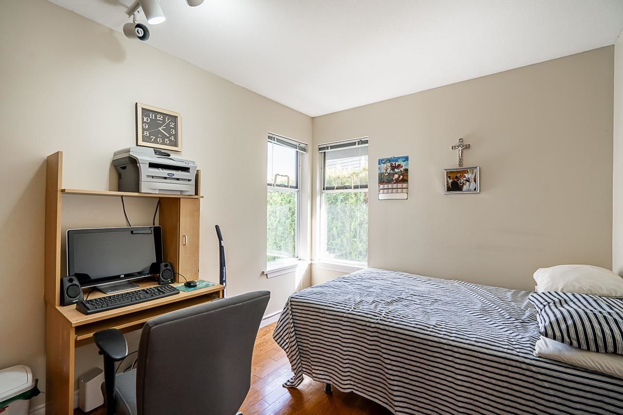 Listing Image 15