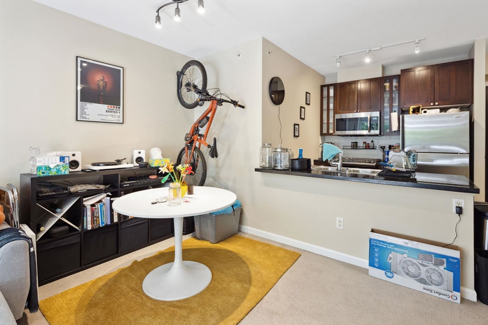 Listing Image 11