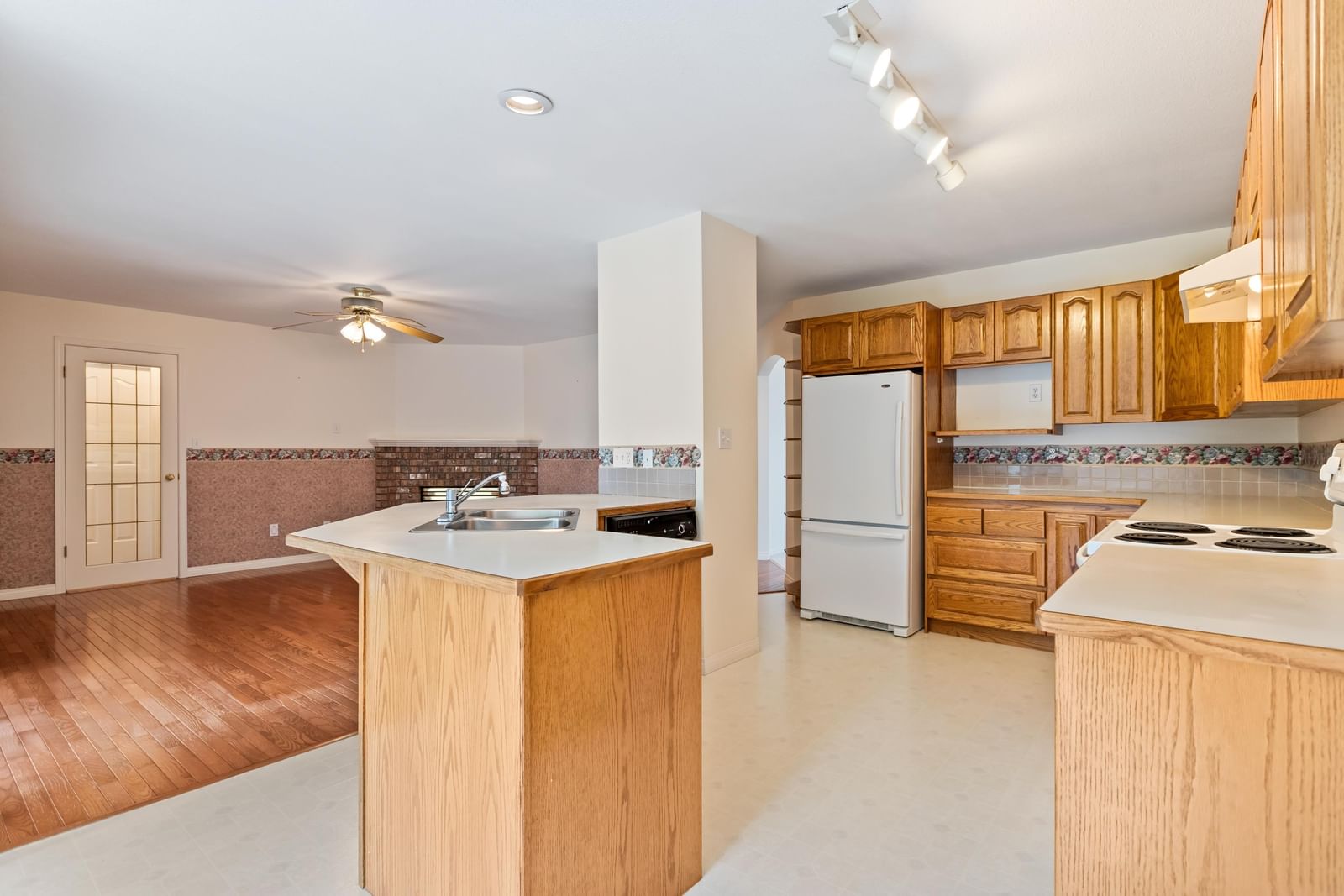 Listing Image 14