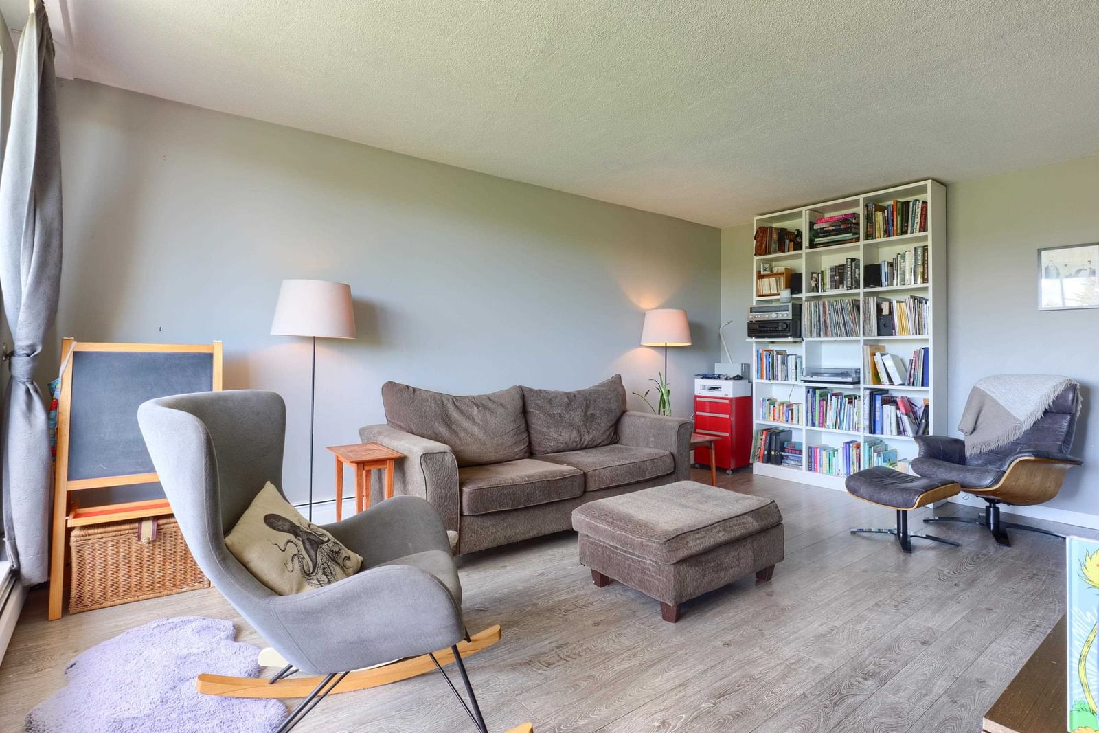 Listing Image 5