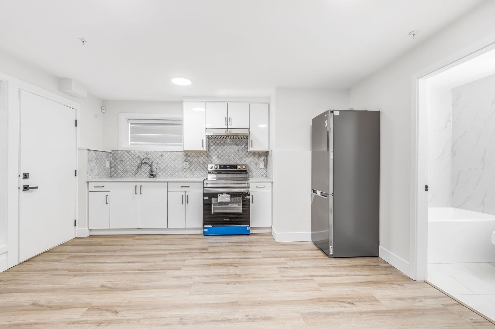 Listing Image 18