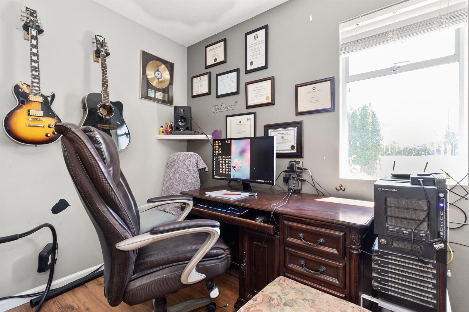 Listing Image 11