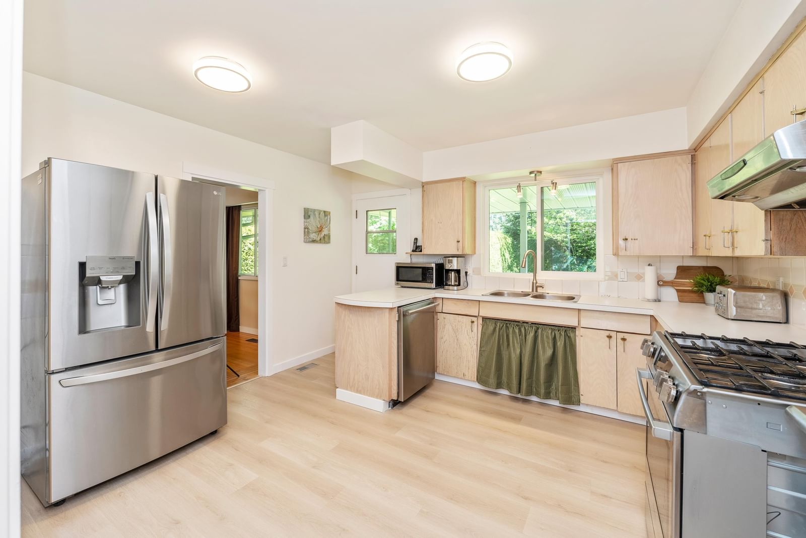 Listing Image 11