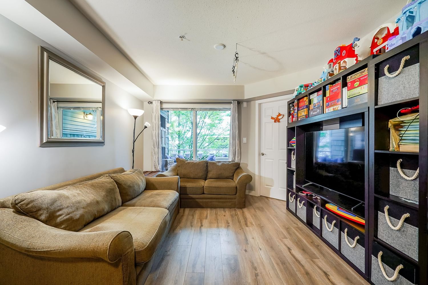 Listing Image 14