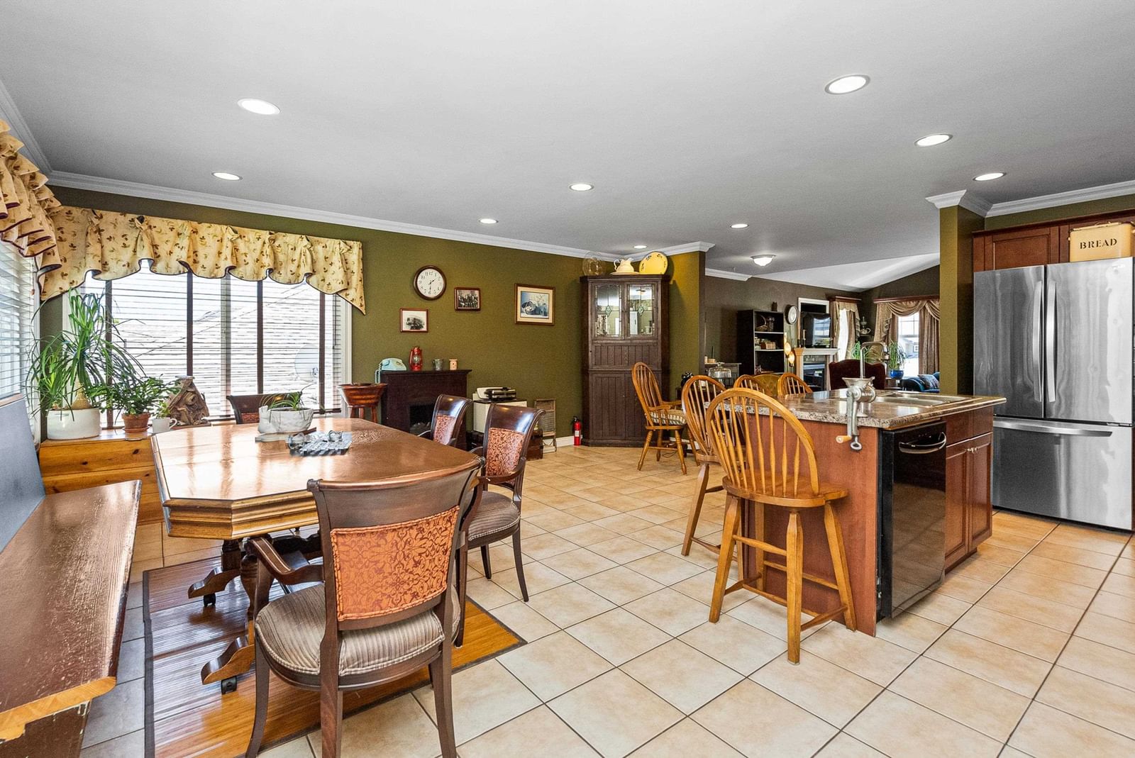 Listing Image 11
