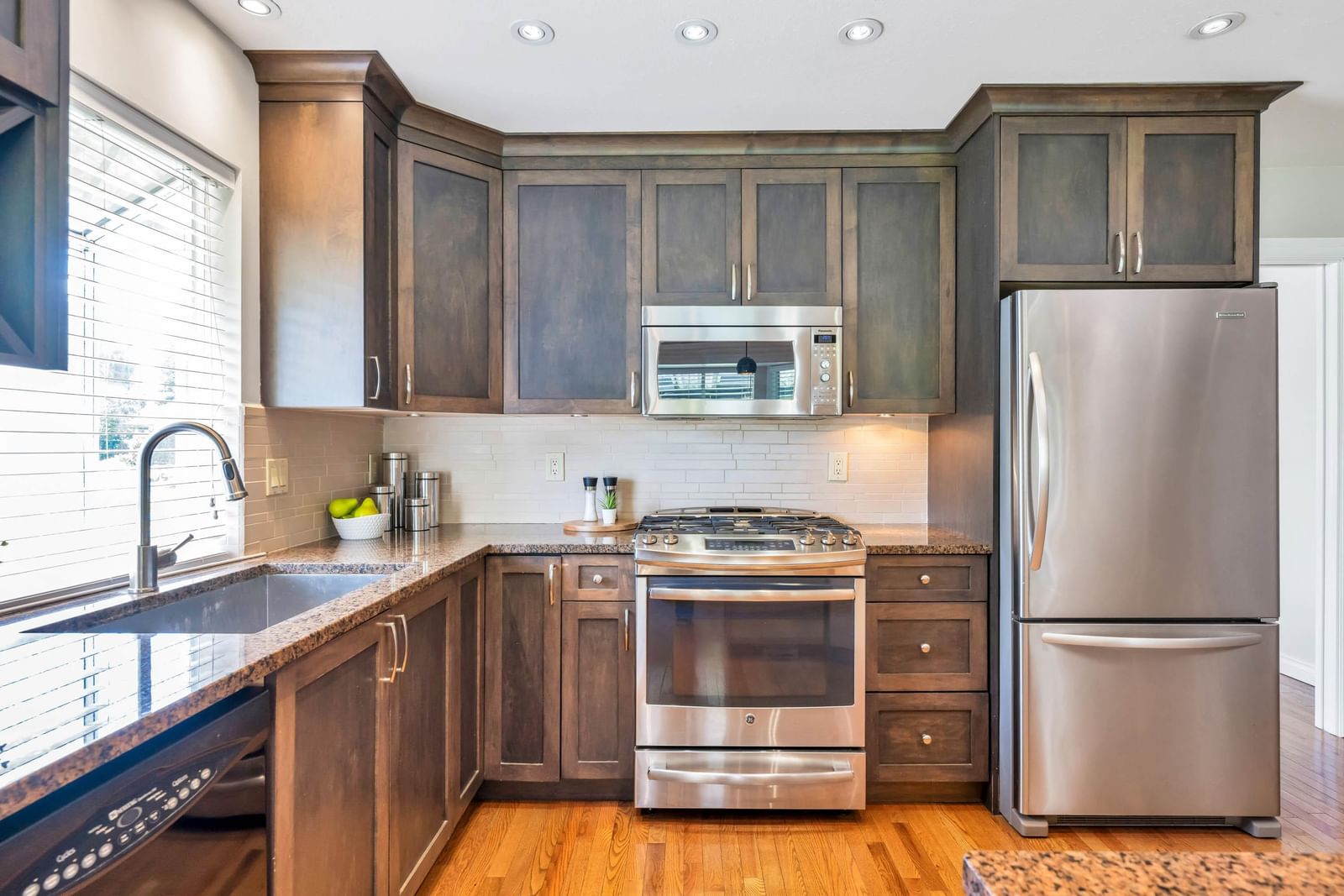 Listing Image 14