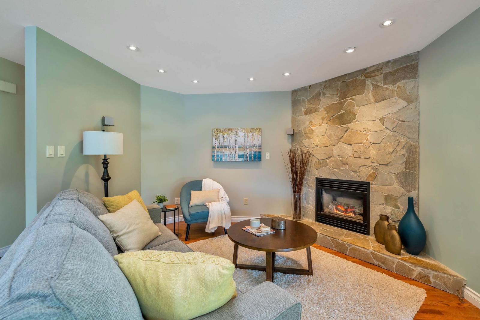 Listing Image 19
