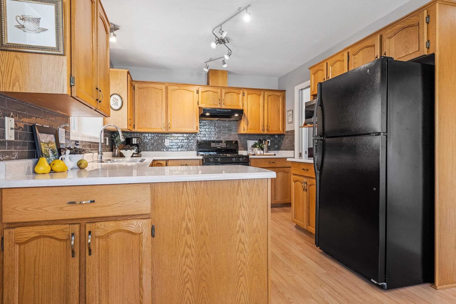 Listing Image 11