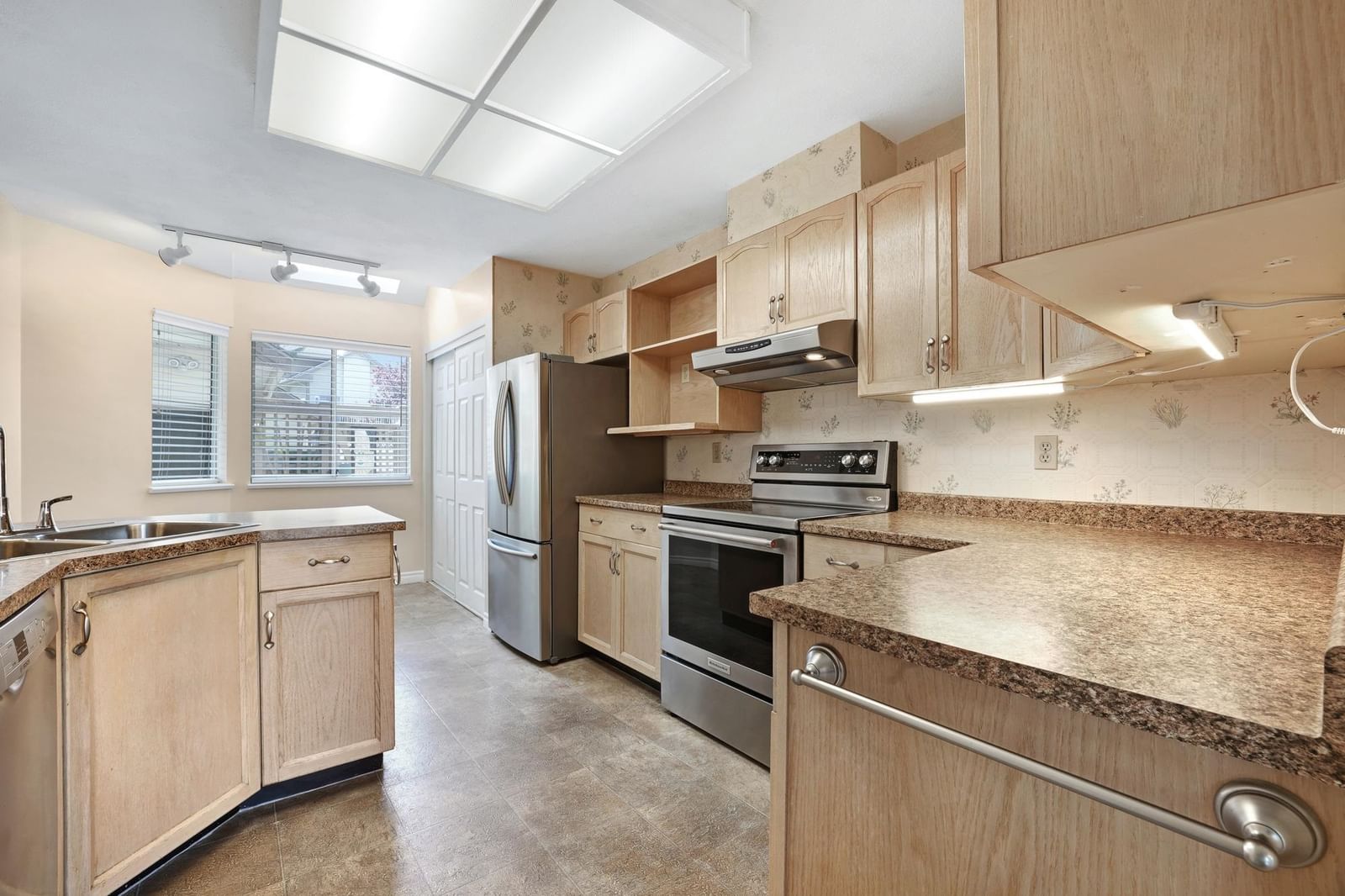Listing Image 8