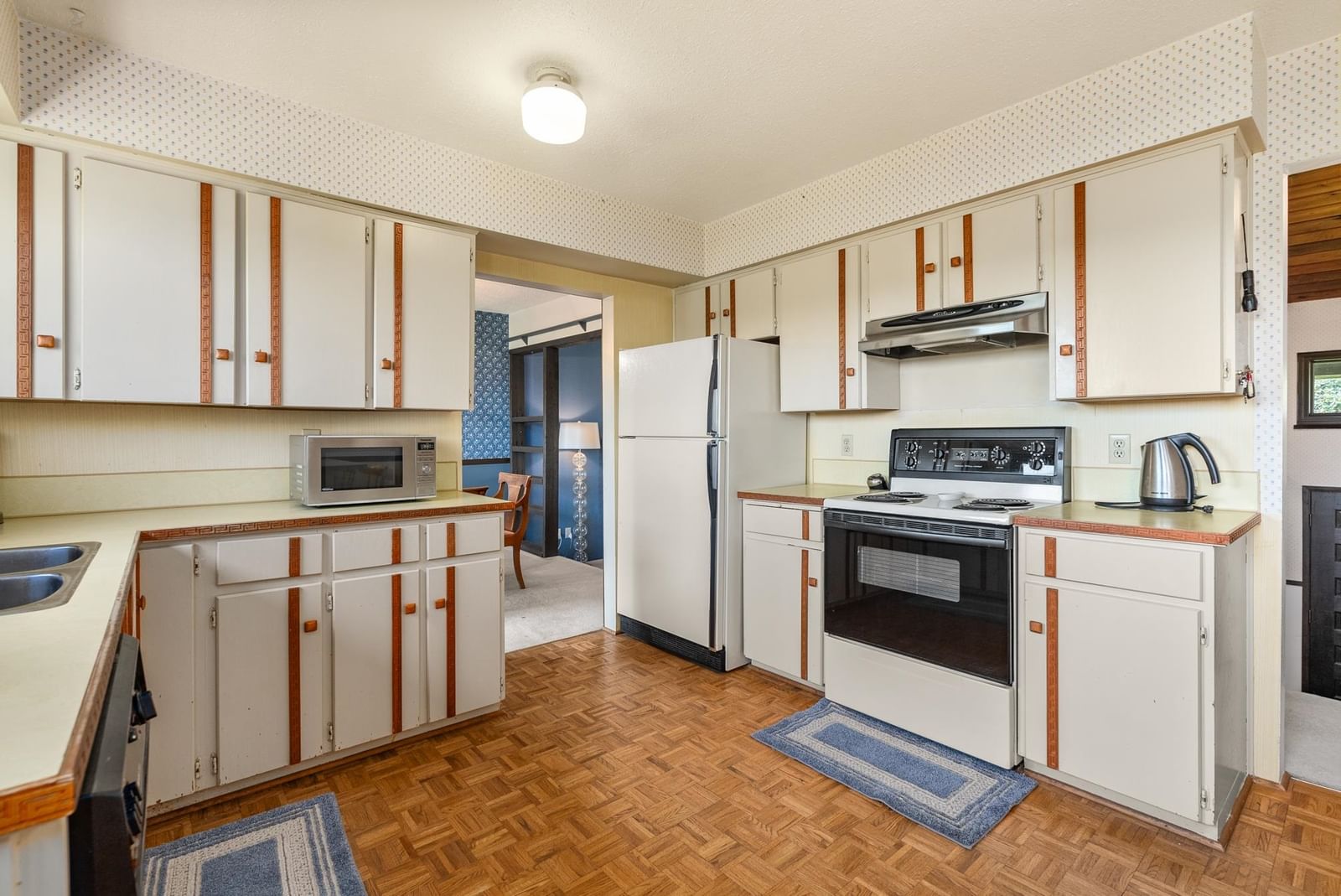 Listing Image 12