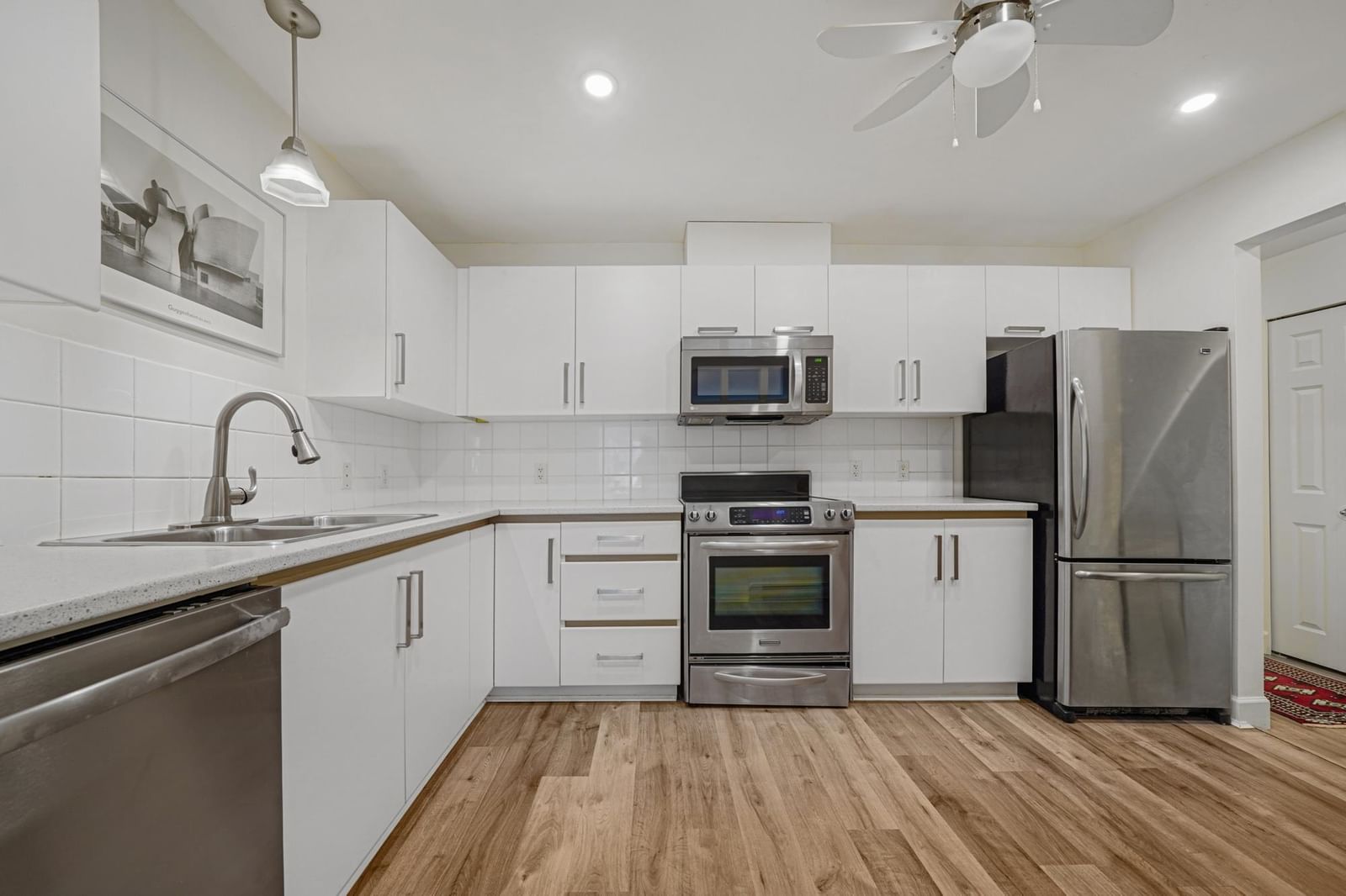 Listing Image 5