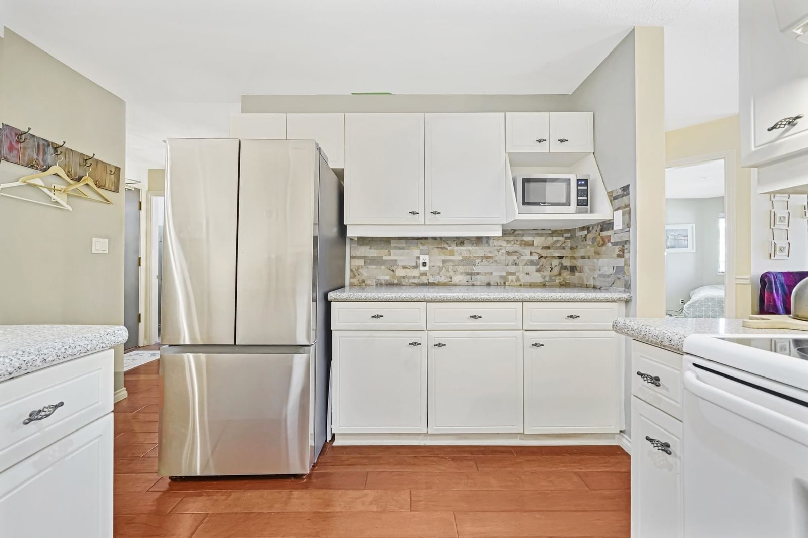 Listing Image 12