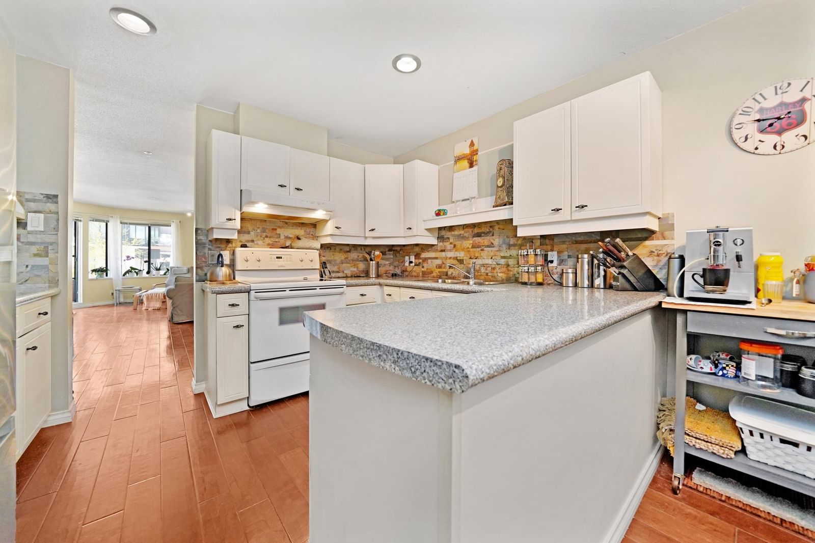 Listing Image 14