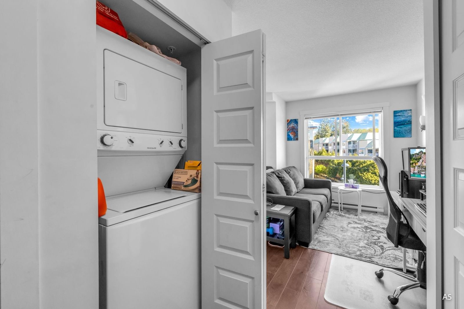 Listing Image 11