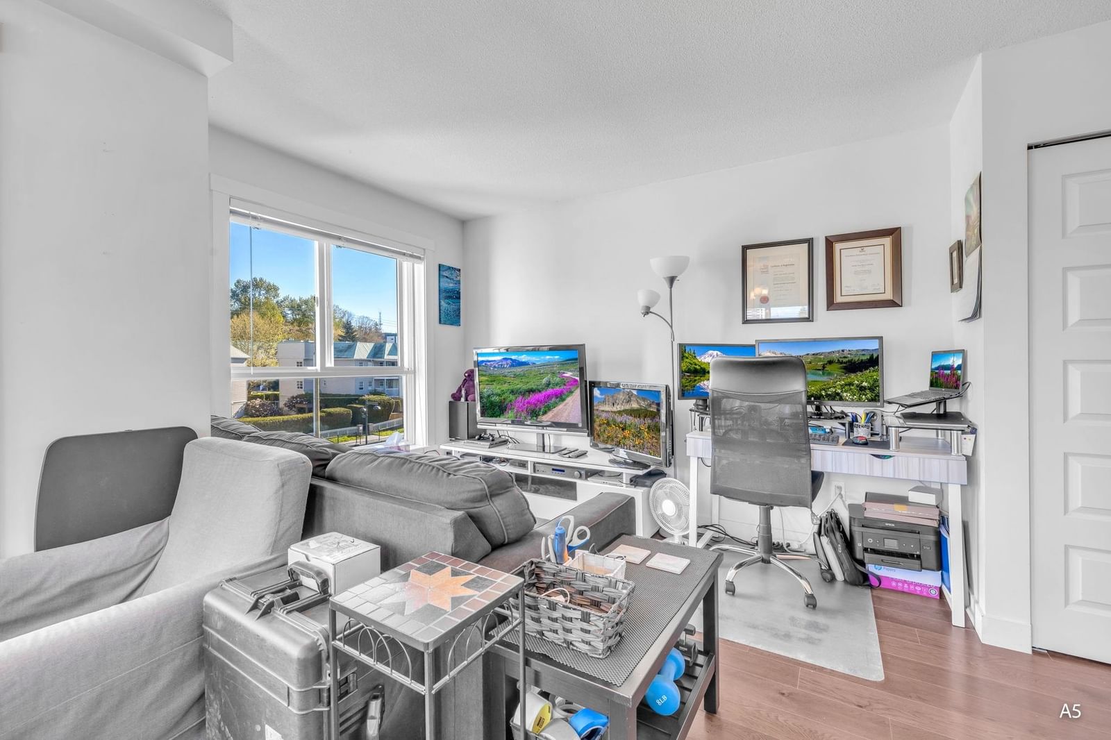 Listing Image 6
