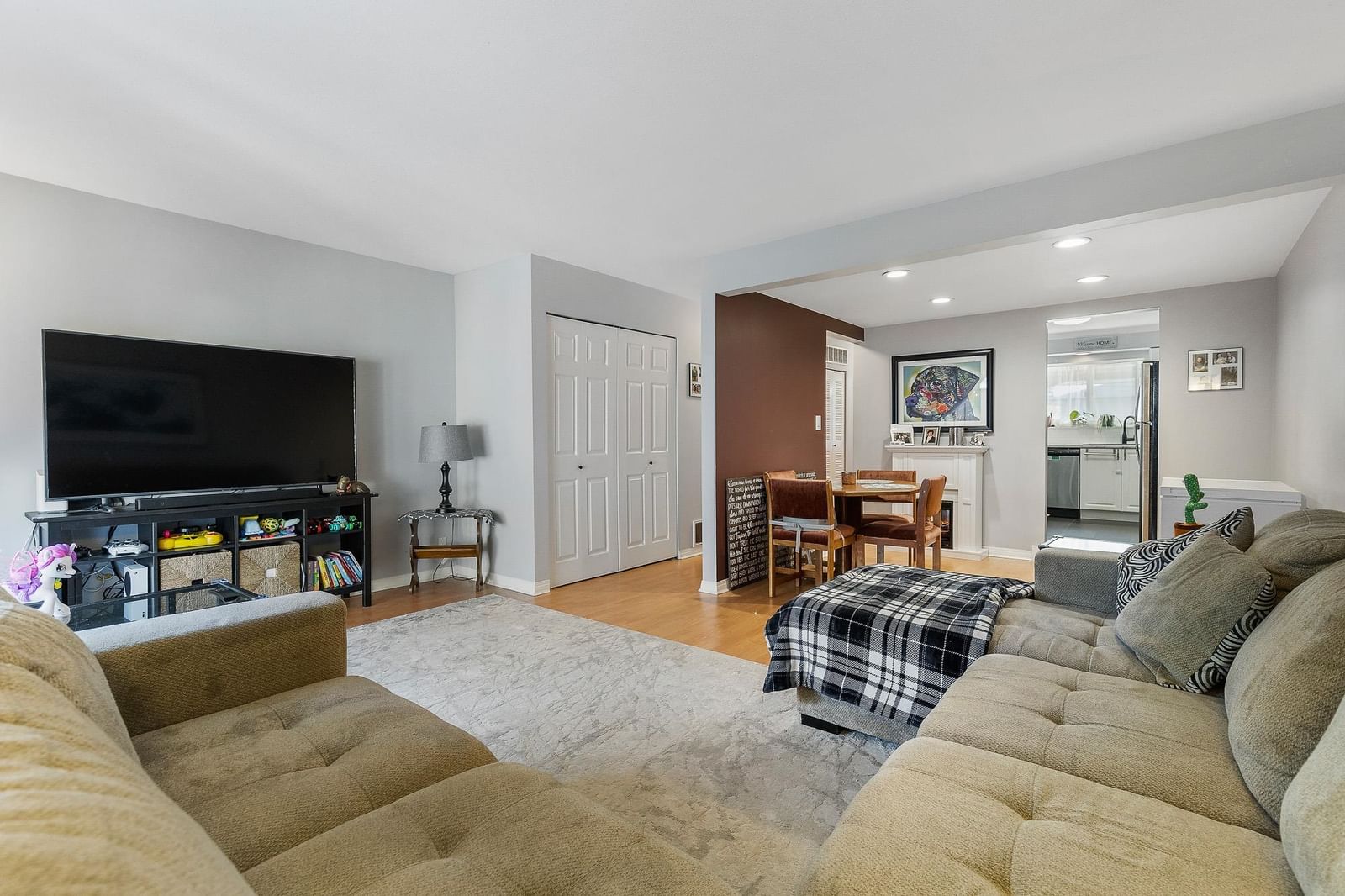 Listing Image 14