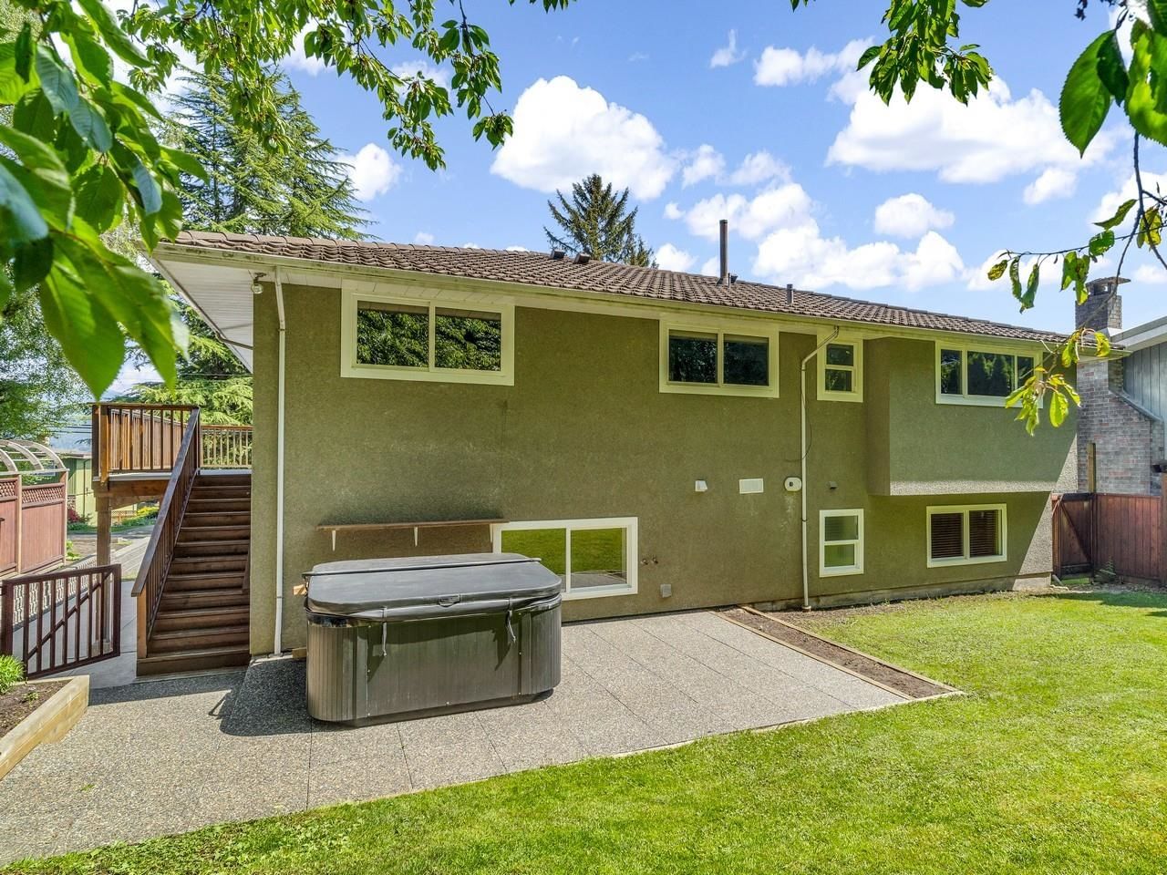 Listing Image 6