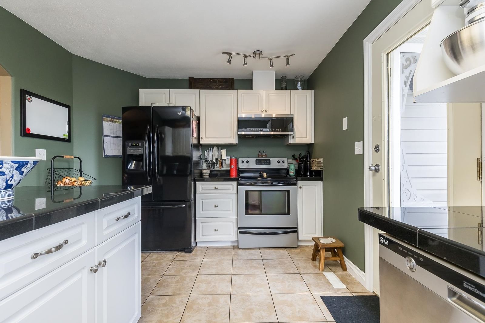 Listing Image 9