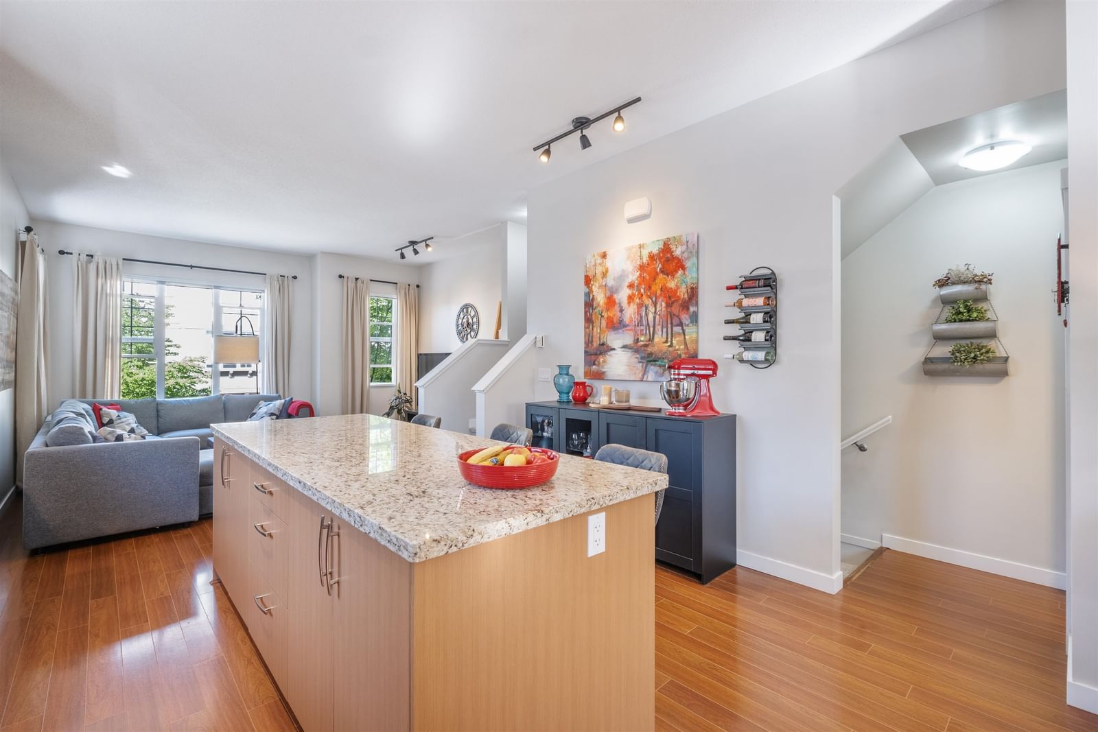 Listing Image 9