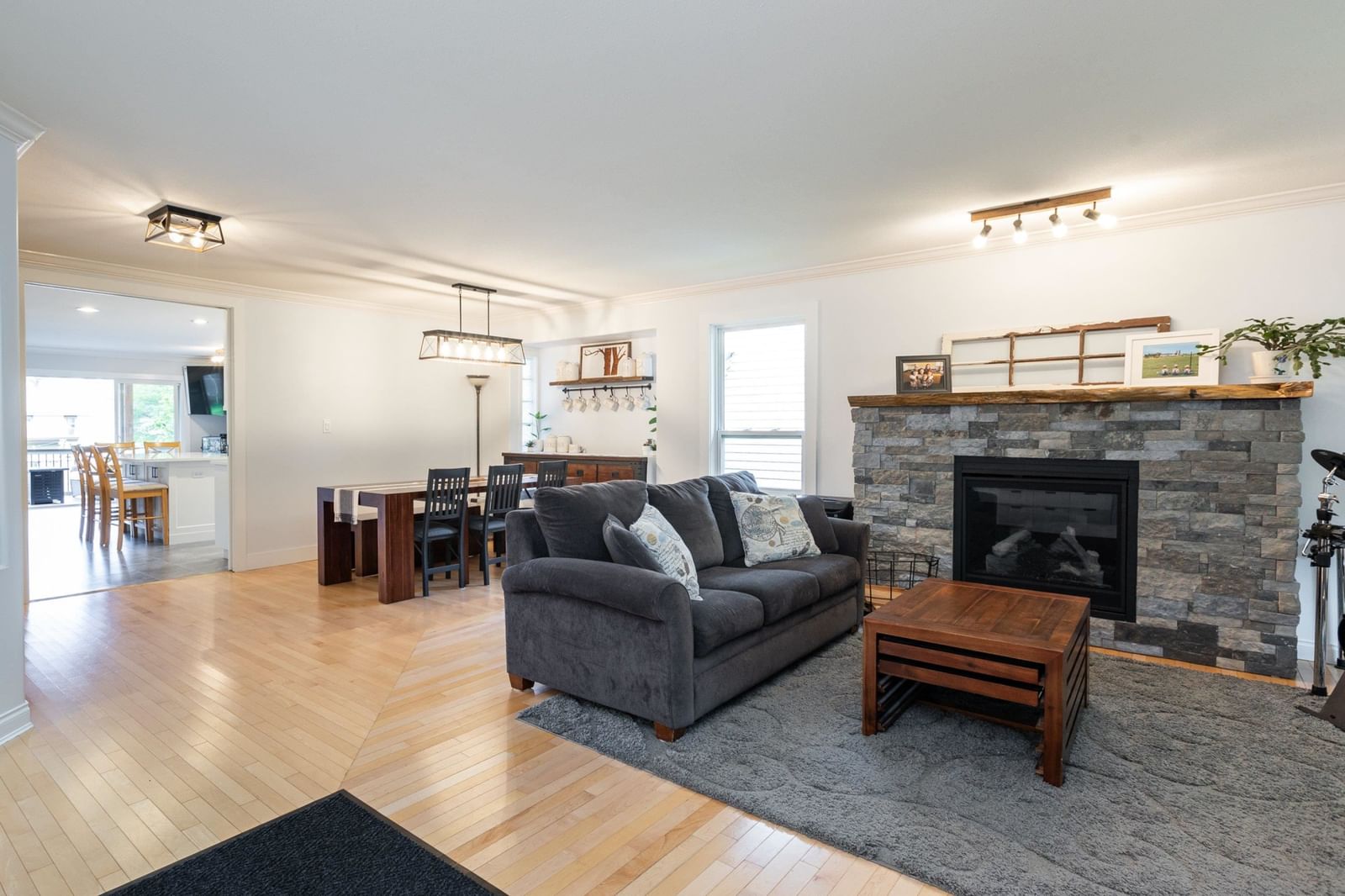 Listing Image 14