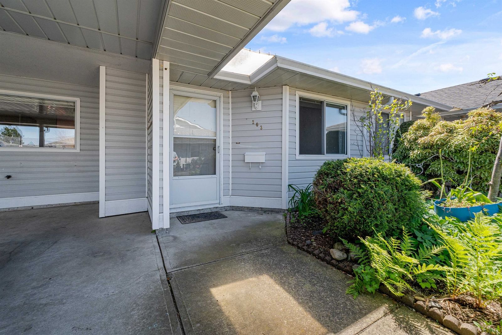 Listing Image 4