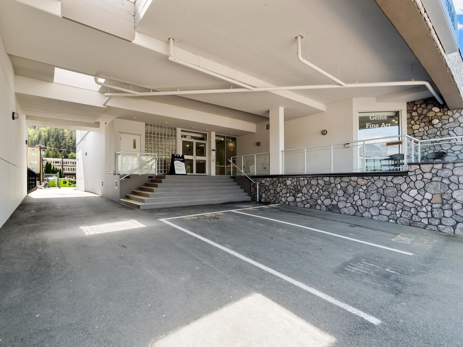 Listing Image 24