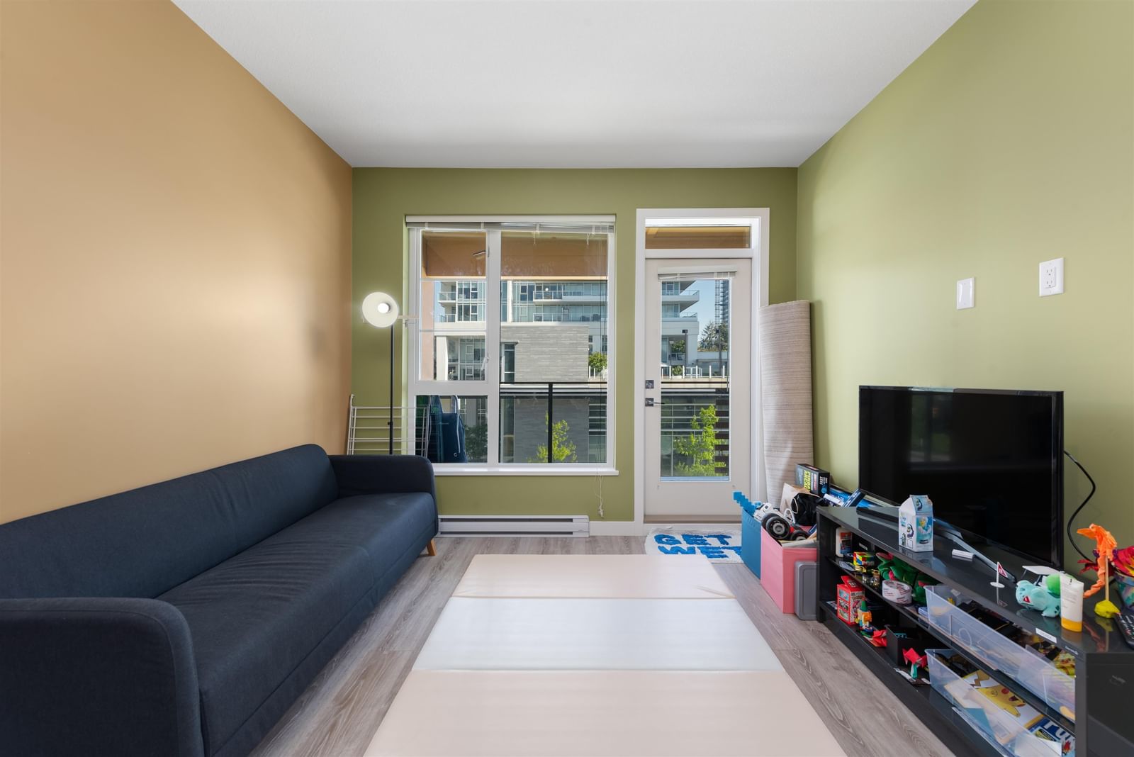 Listing Image 4