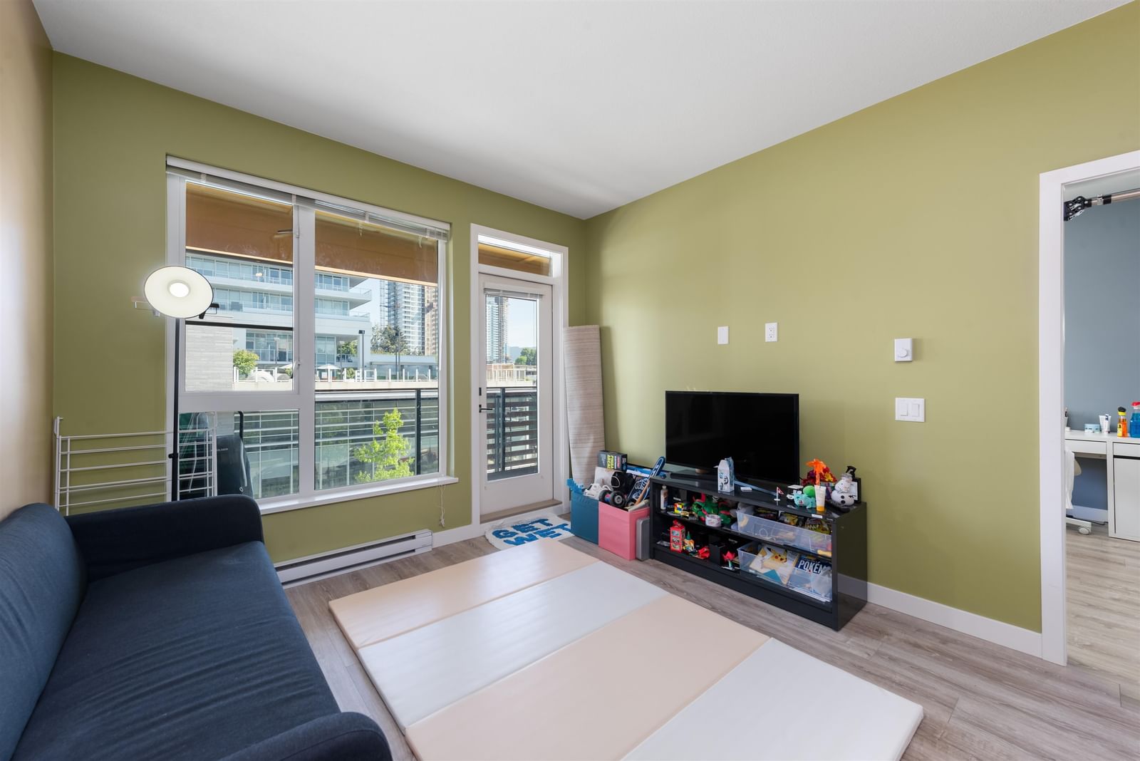 Listing Image 5