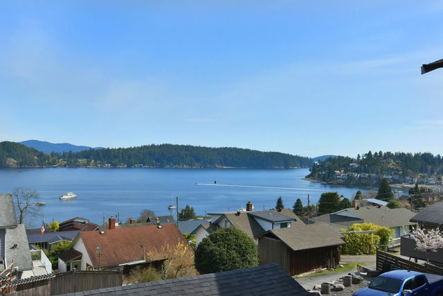 644 Gibsons Way
