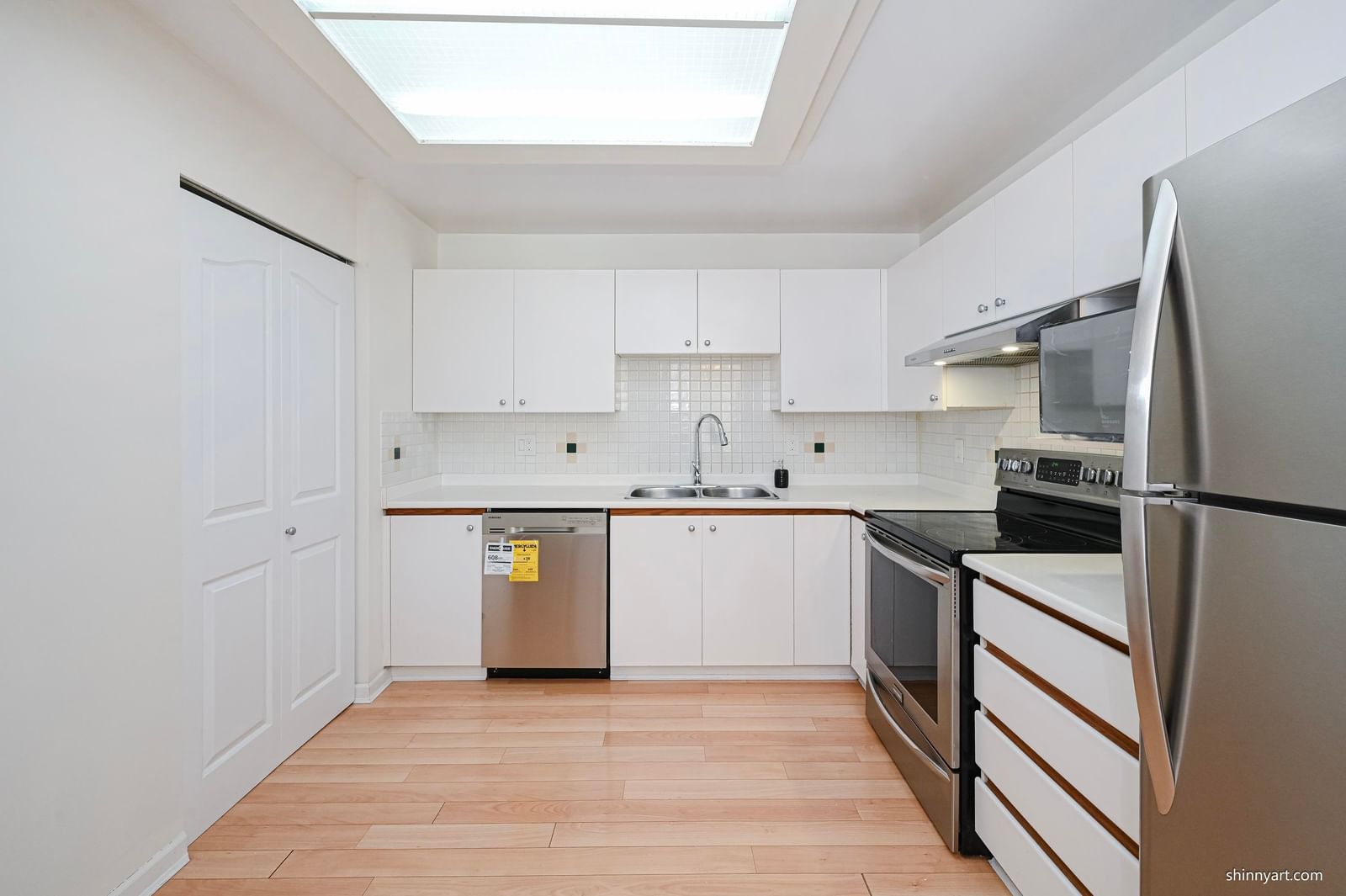 Listing Image 8
