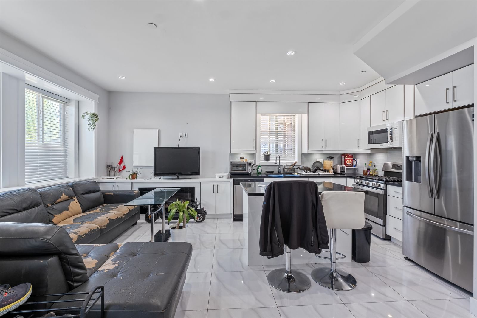 Listing Image 10