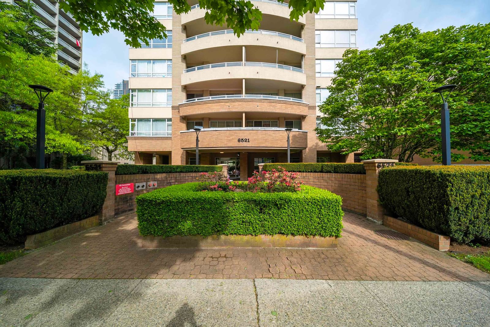 Listing Image 4