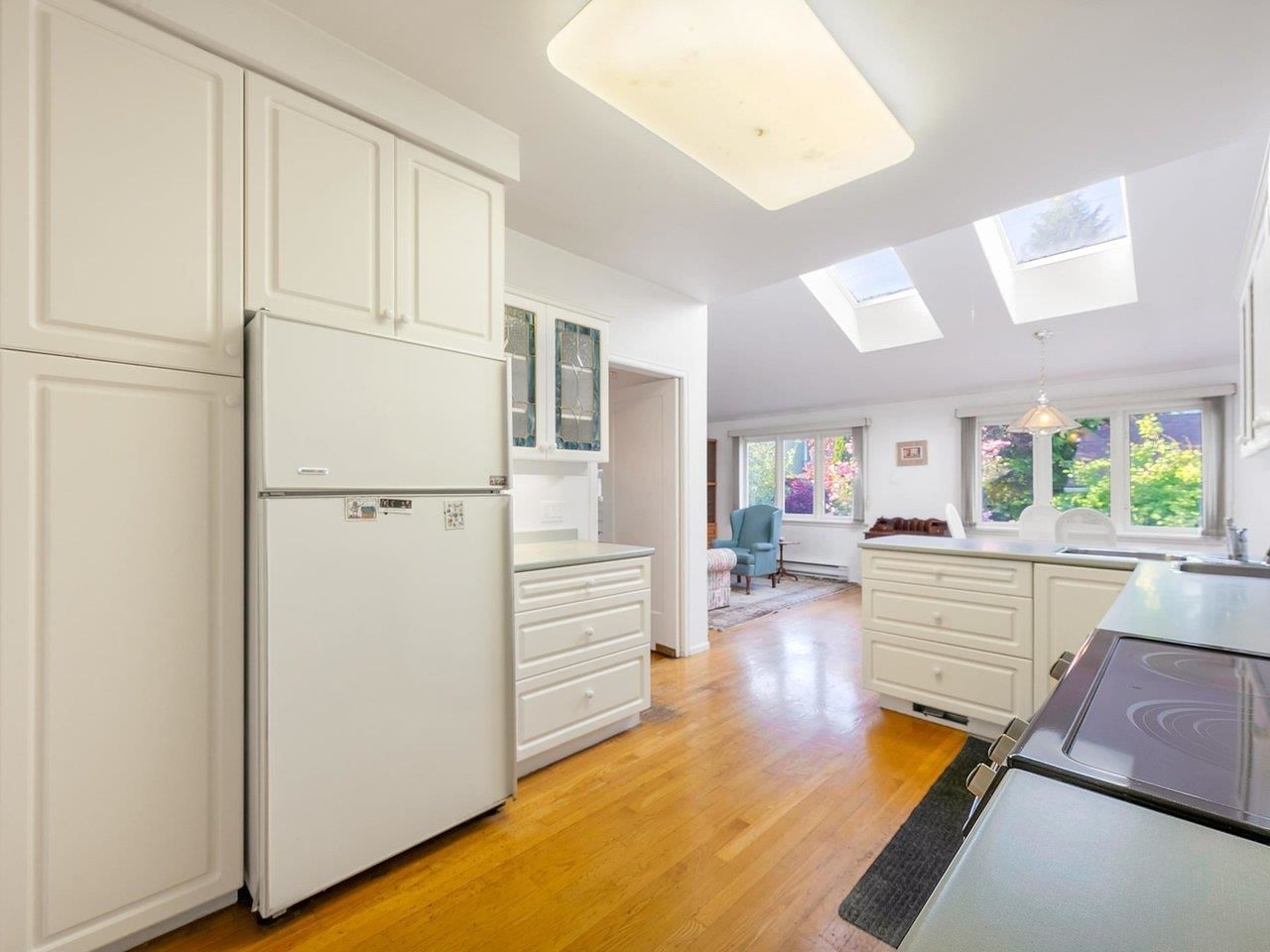 Listing Image 12