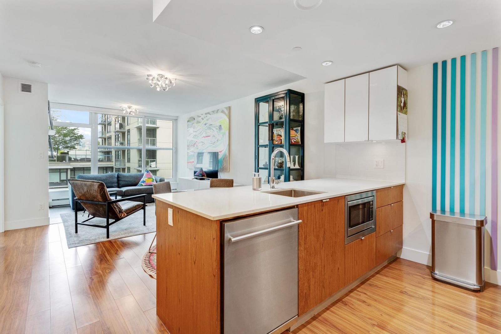 Listing Image 9