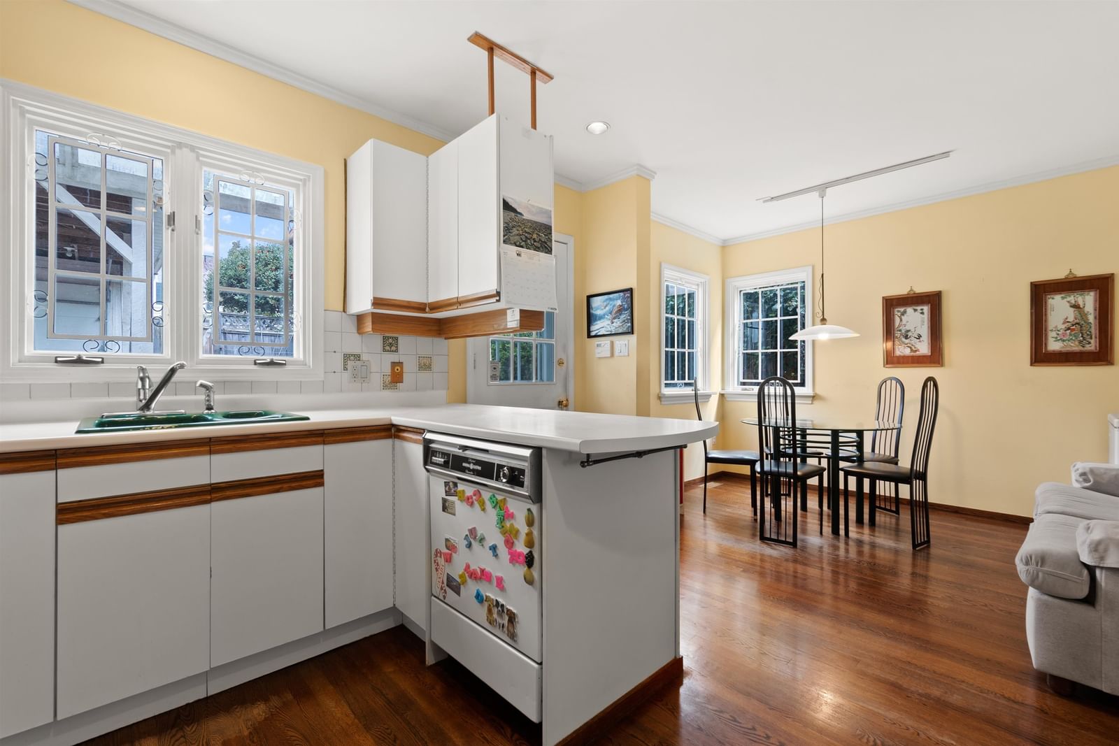 Listing Image 12