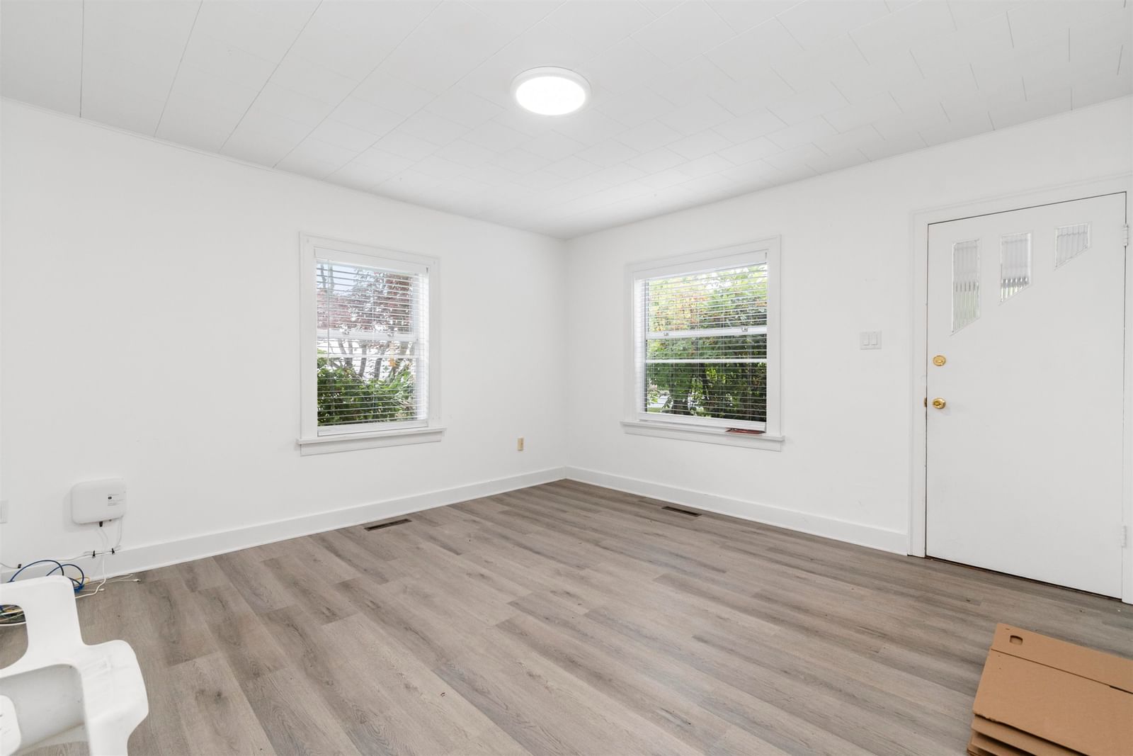 Listing Image 4