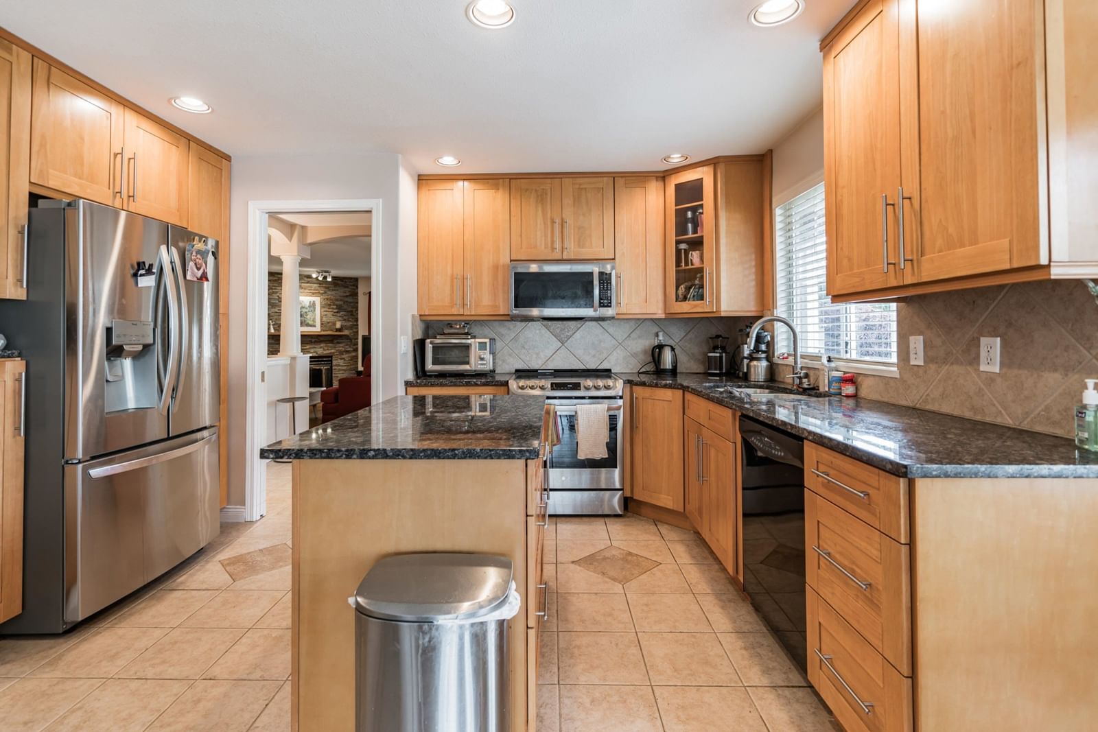Listing Image 11