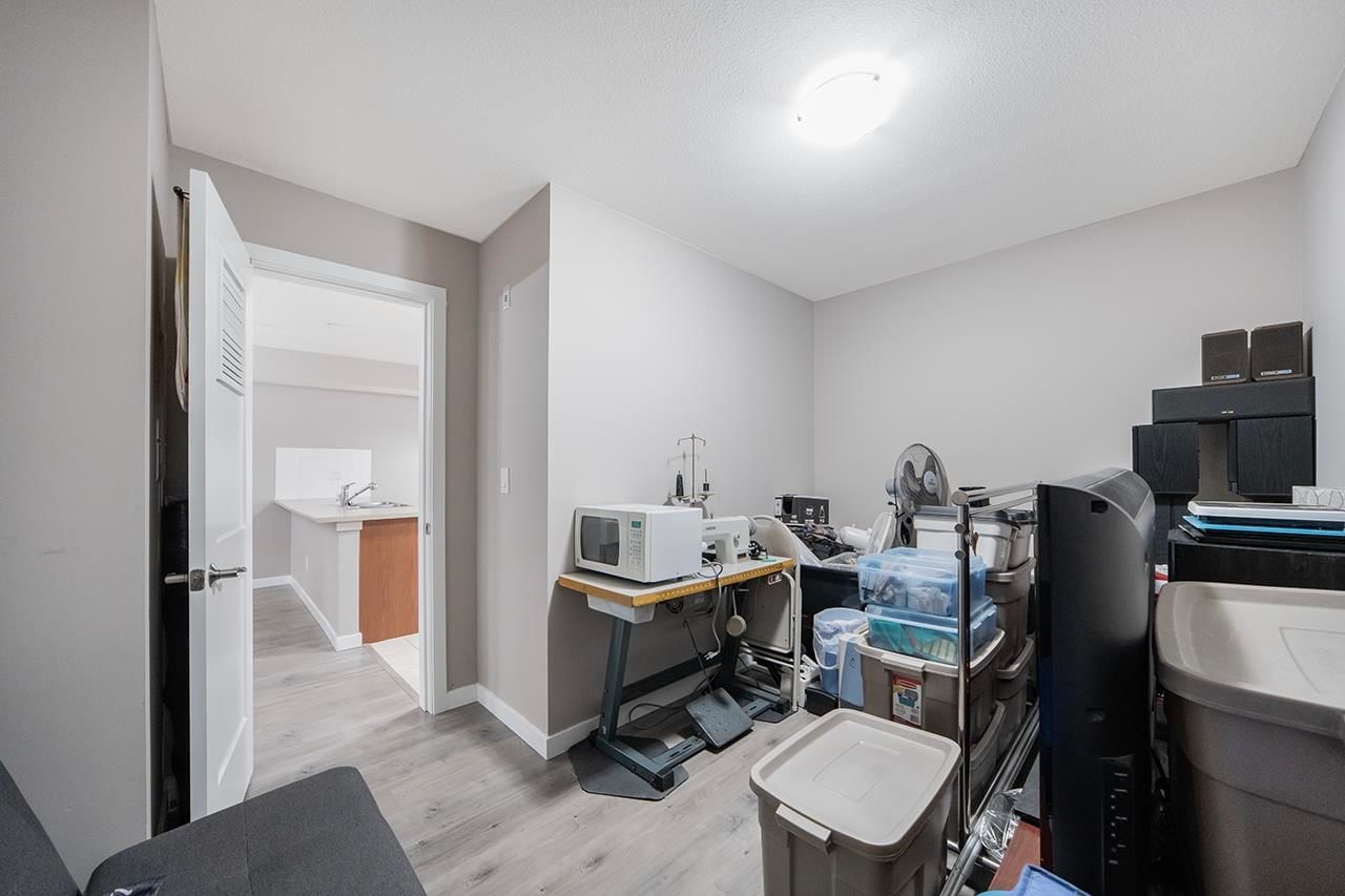 Listing Image 12