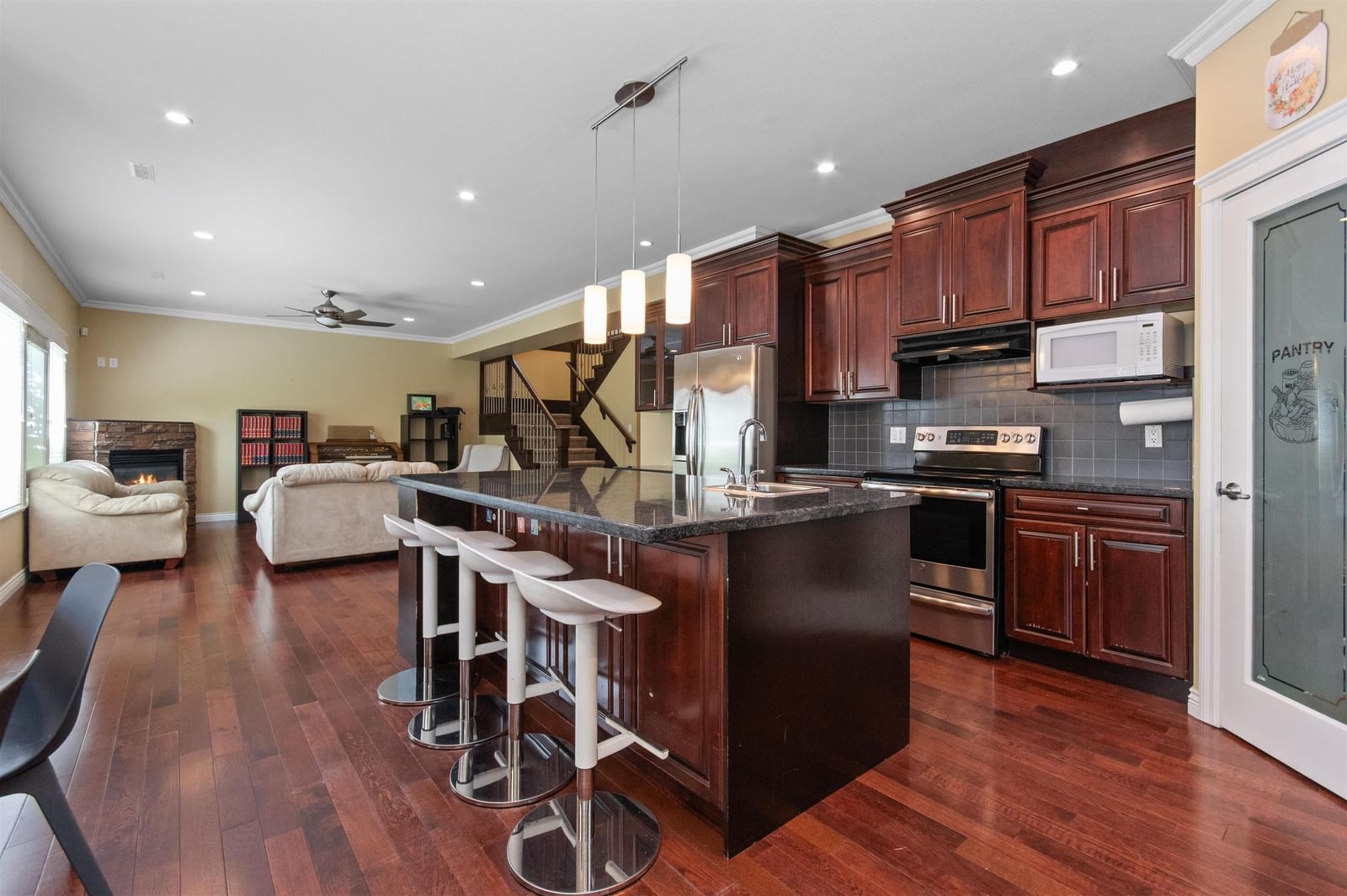 Listing Image 11