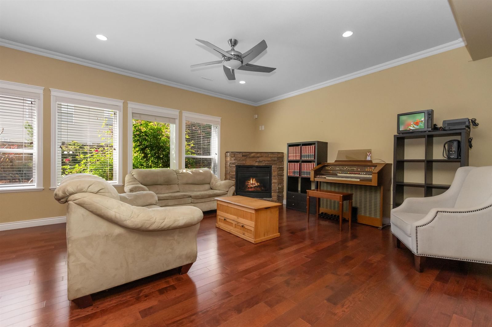 Listing Image 5