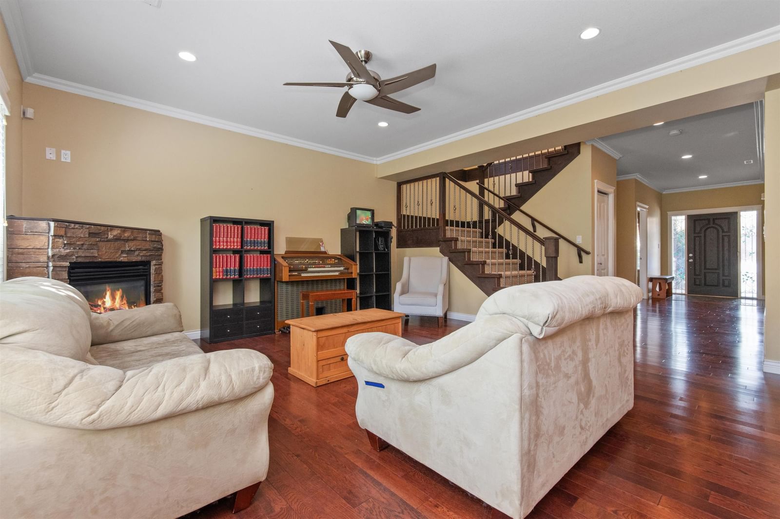 Listing Image 6