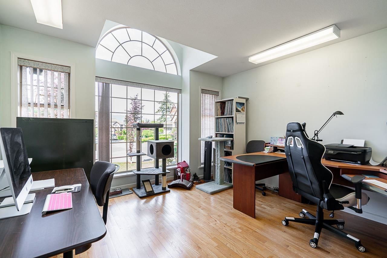 Listing Image 13