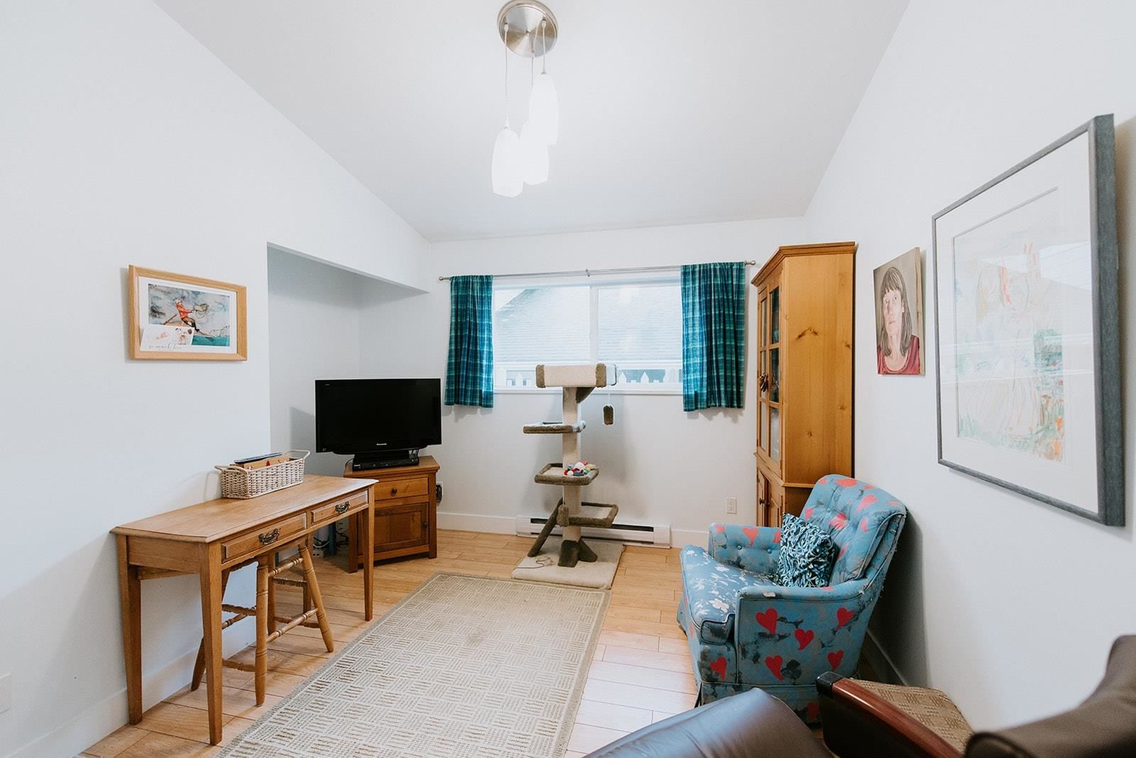 Listing Image 11
