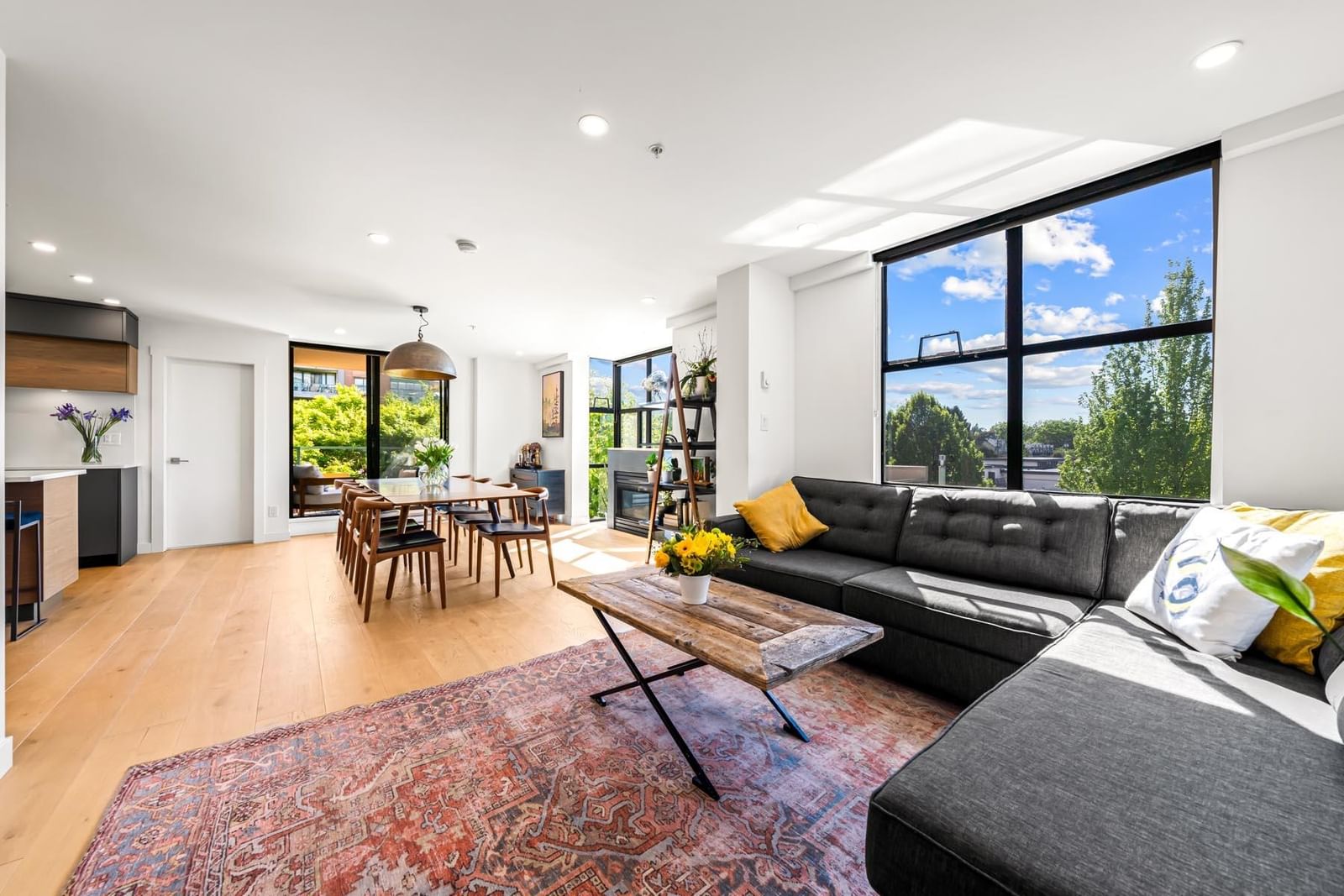 Listing Image 11