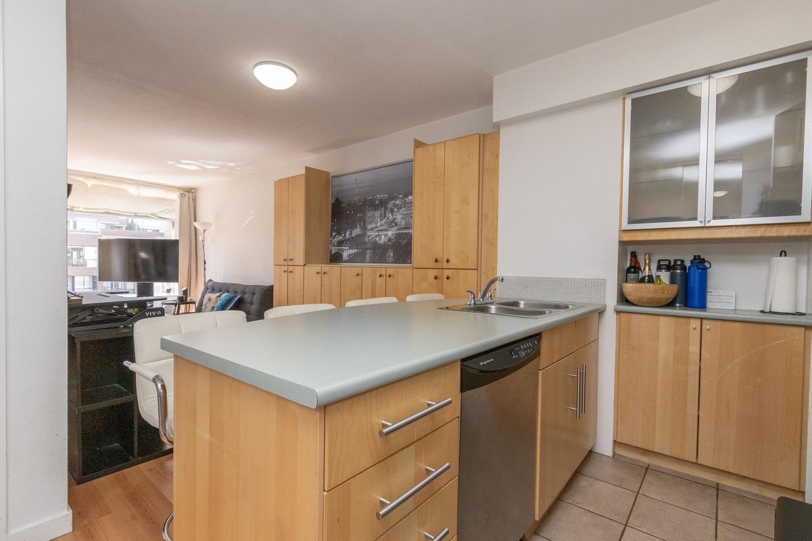 Listing Image 6